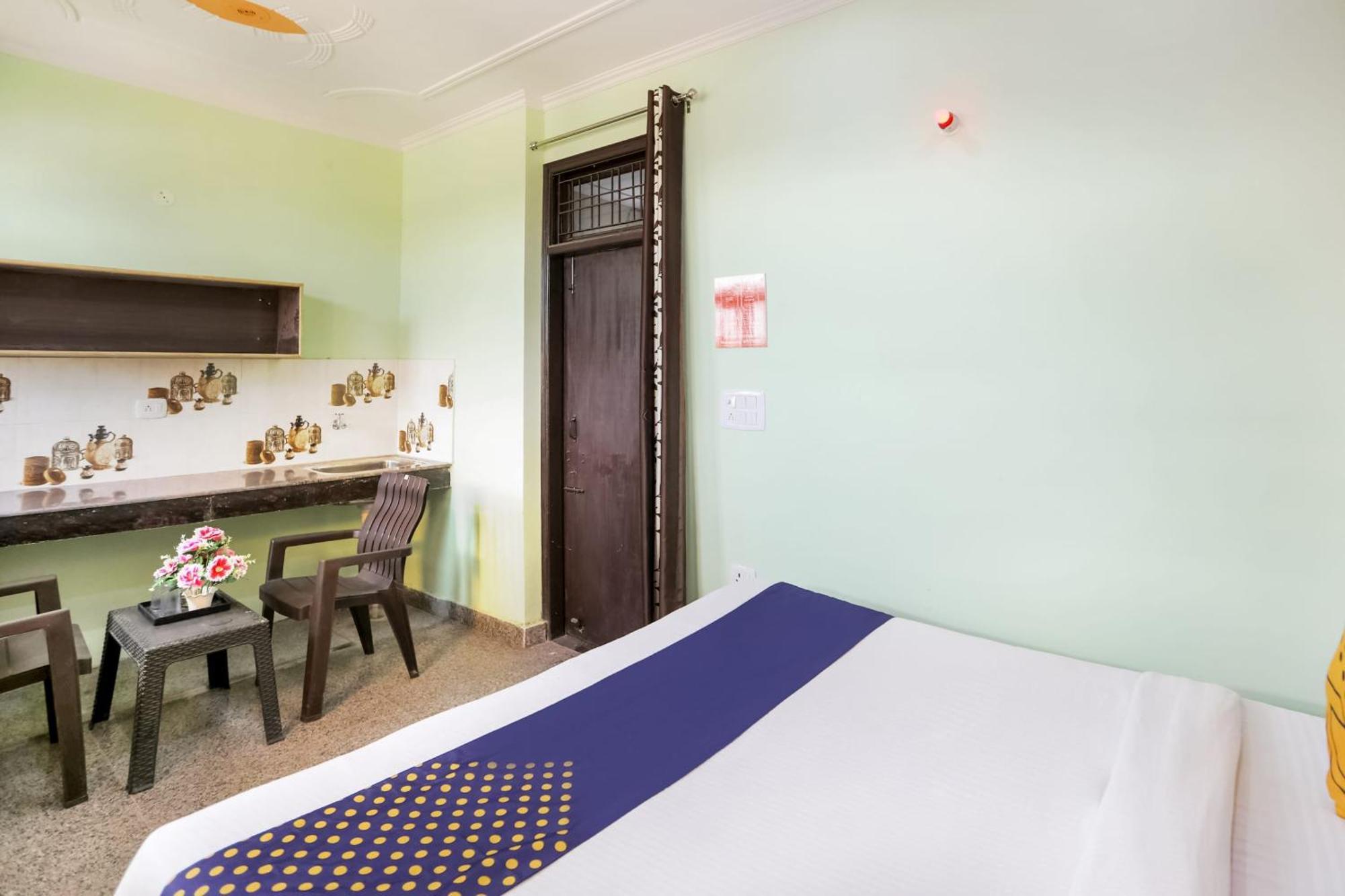 Spot On Main View Guest House Near Leisure Valley Park Gurgáon Kültér fotó